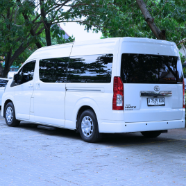 hiace-premio-1