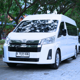 hiace-premio-2